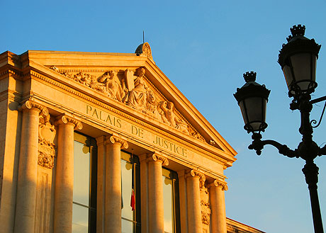 Palatul de Justiţie în Nisa Franţa foto